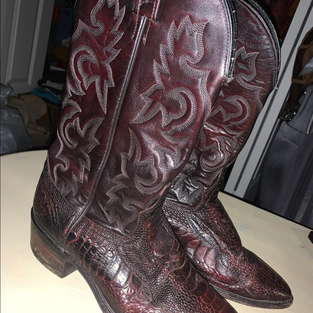 Handcrafted genuine leather / gator skin